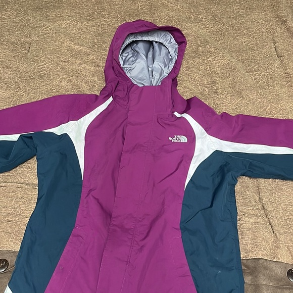The North Face rain jacket - Picture 2 of 6